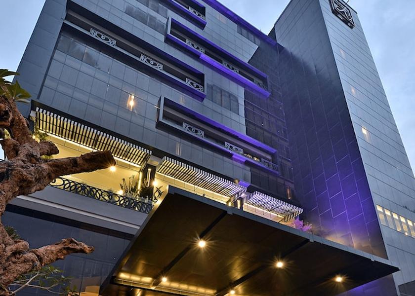  Bekasi Front of property - evening/night