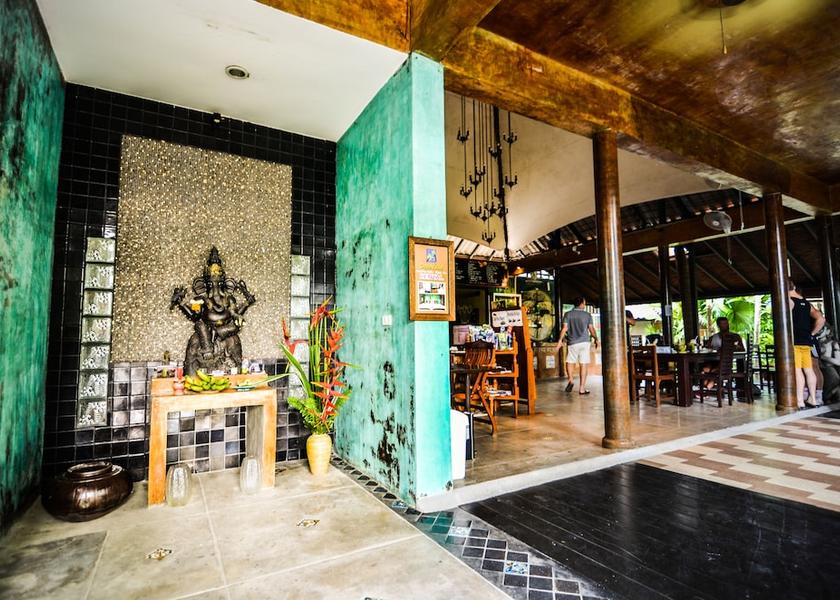 Phuket Chalong Interior Entrance