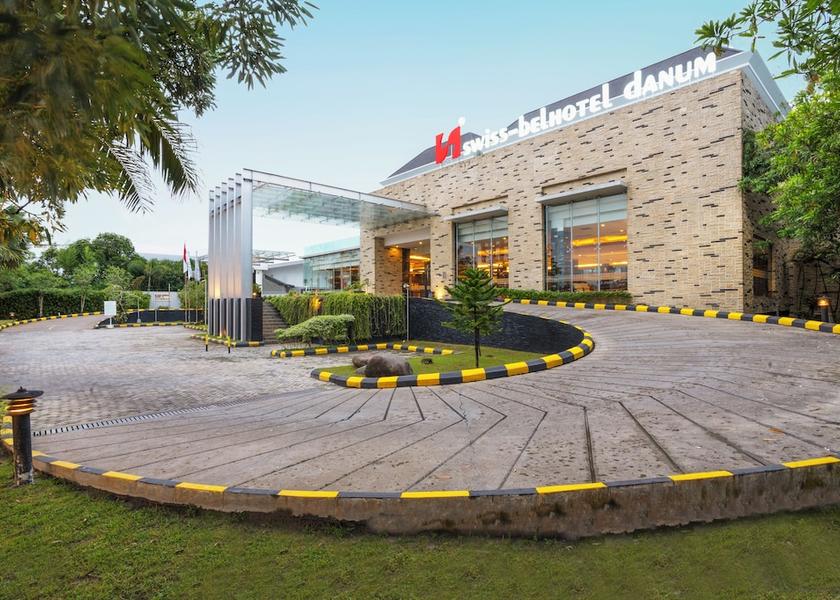 Palangkaraya Exterior Detail