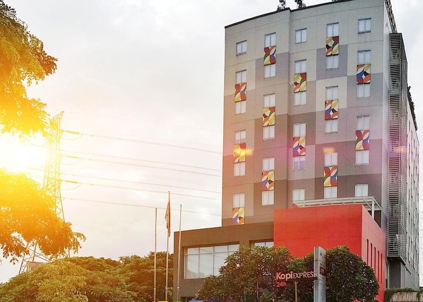  Bekasi Front of property - evening/night