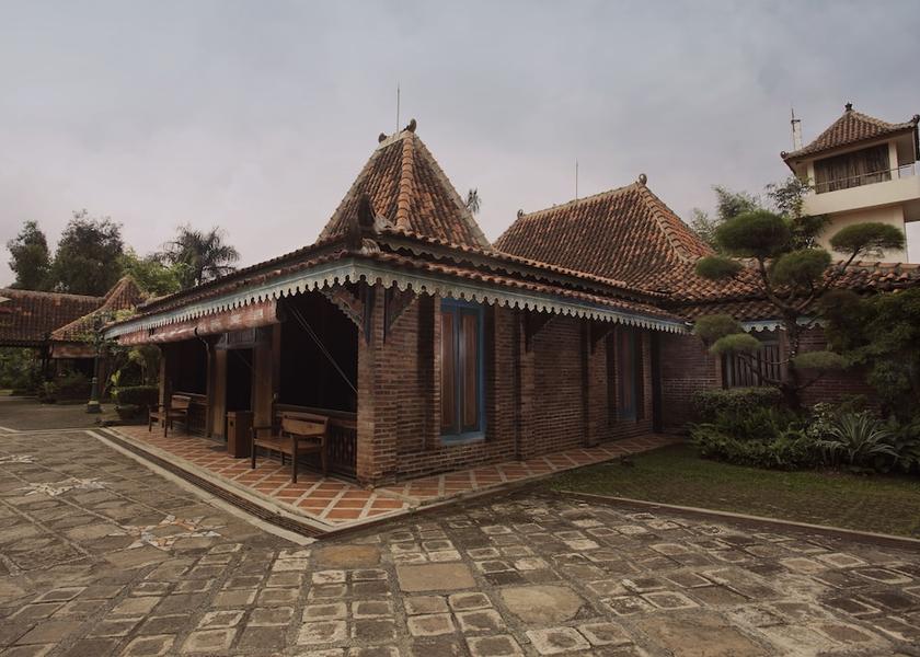 Central Java Ungaran Exterior Detail