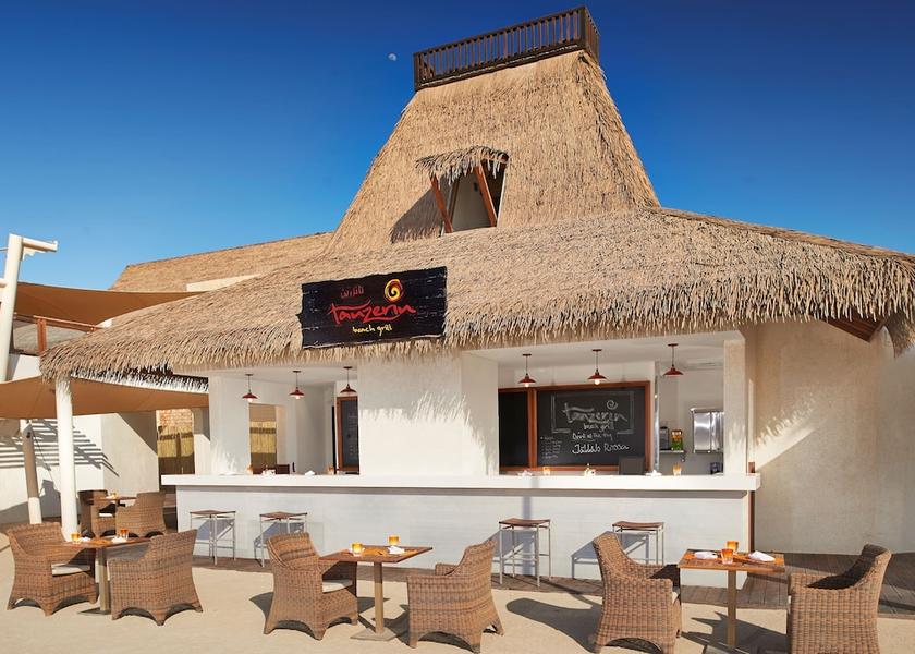  Doha Poolside bar
