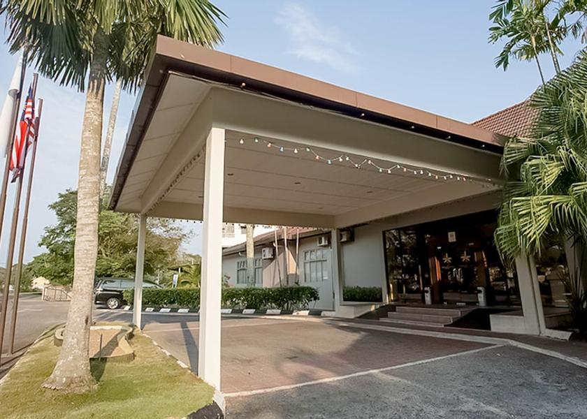 Pahang Kuala Rompin Front of property
