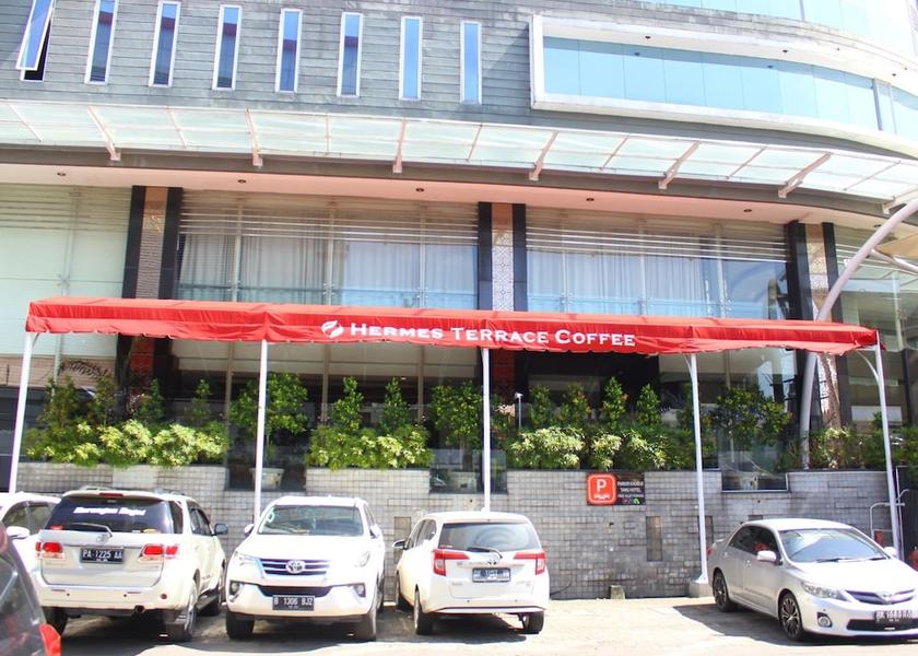  Medan Exterior Detail