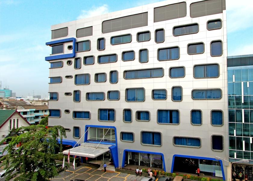  Medan Exterior Detail