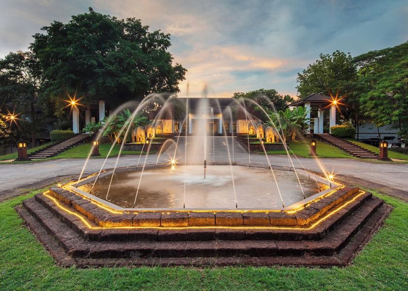 Prachin Buri Si Maha Phot Exterior