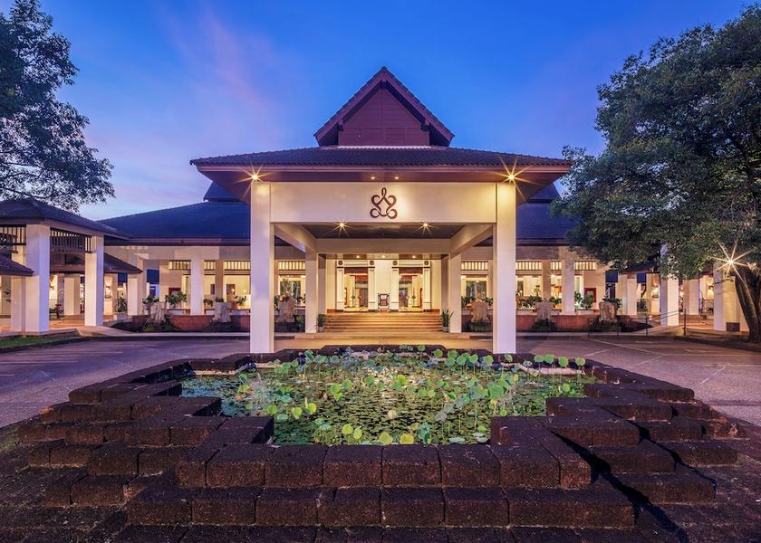 Prachin Buri Si Maha Phot Building design