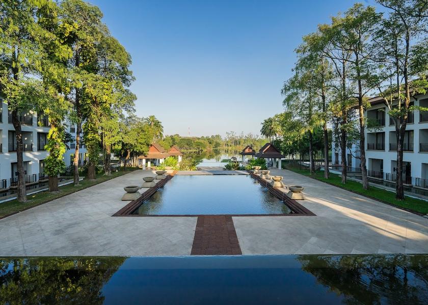 Prachin Buri Si Maha Phot Exterior Detail