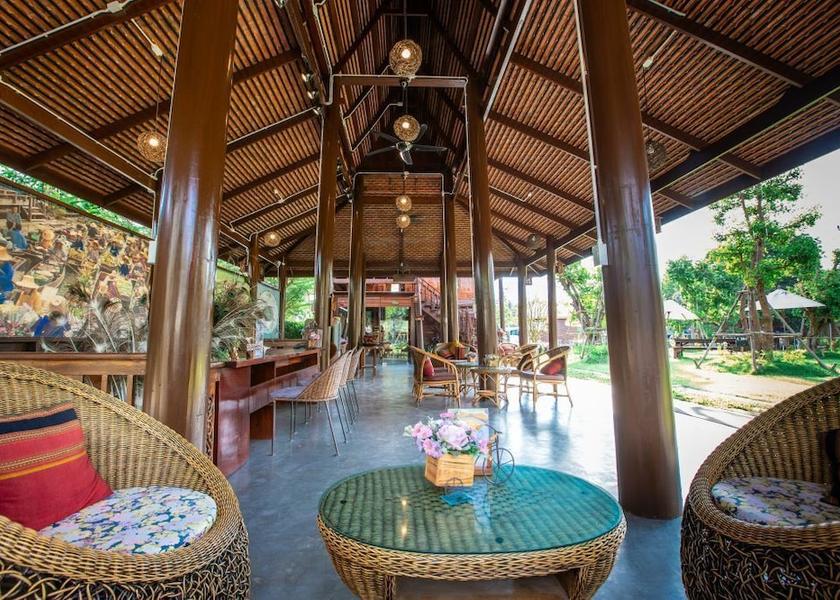 Ratchaburi Damnoen Saduak Interior Entrance