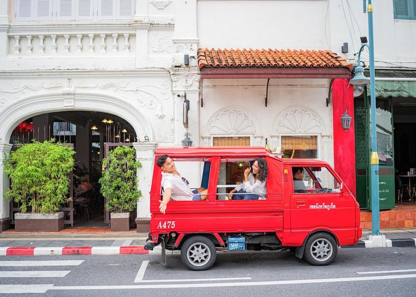 Shopping center shuttle
