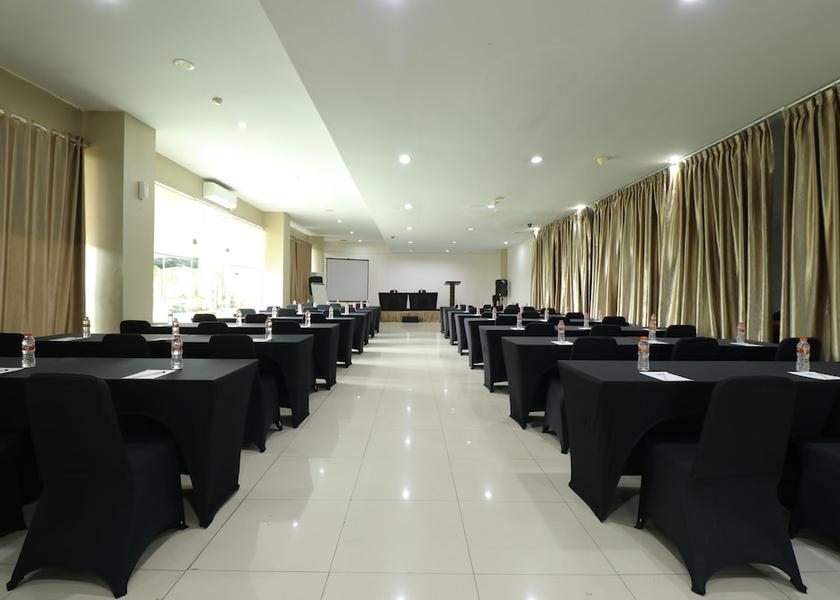  Medan Business Centre