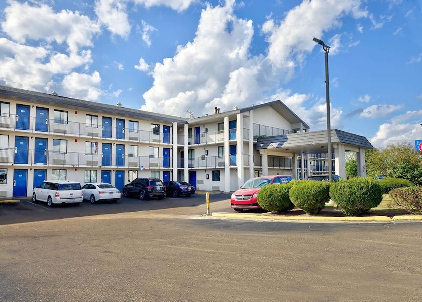 Georgia Jackson Exterior Detail