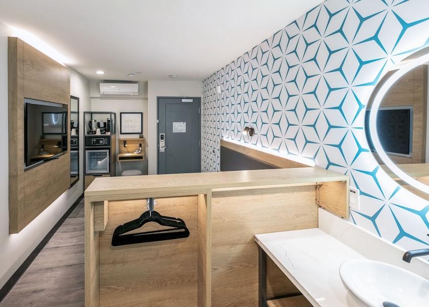 California Redwood City Room