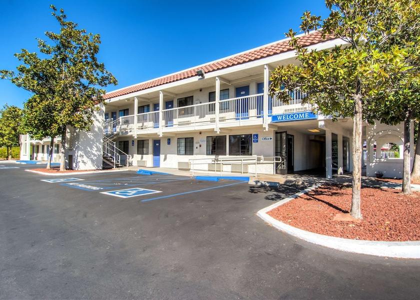 California Redding Entrance