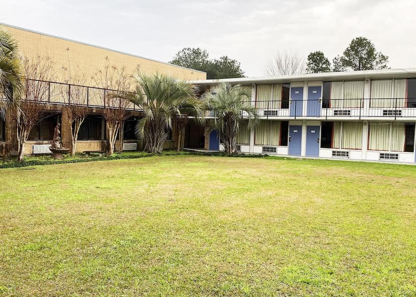 Louisiana Leesville Exterior Detail