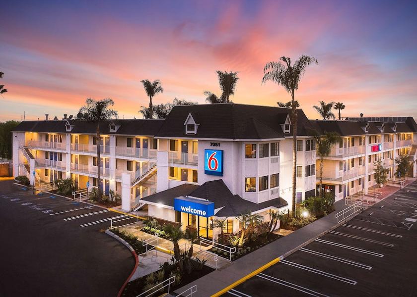 California Buena Park Front of property - evening/night