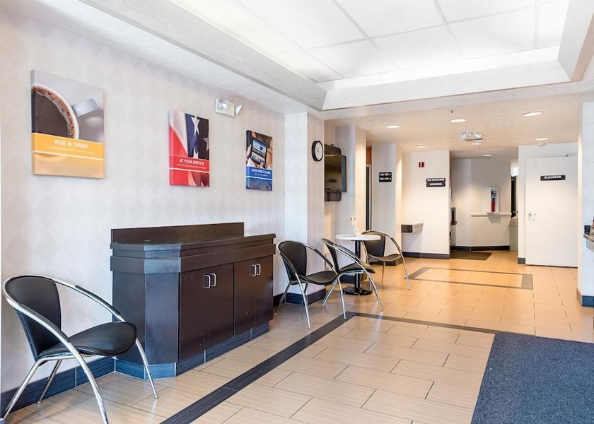 Utah Cedar City Lobby sitting area
