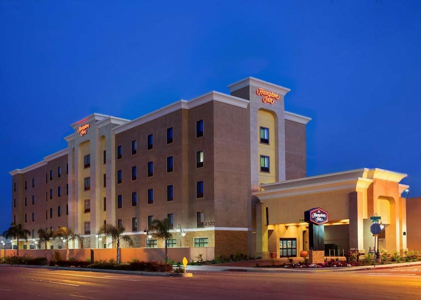 California Hawthorne Exterior Detail