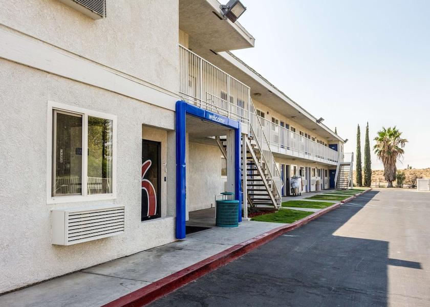 California Bakersfield Entrance
