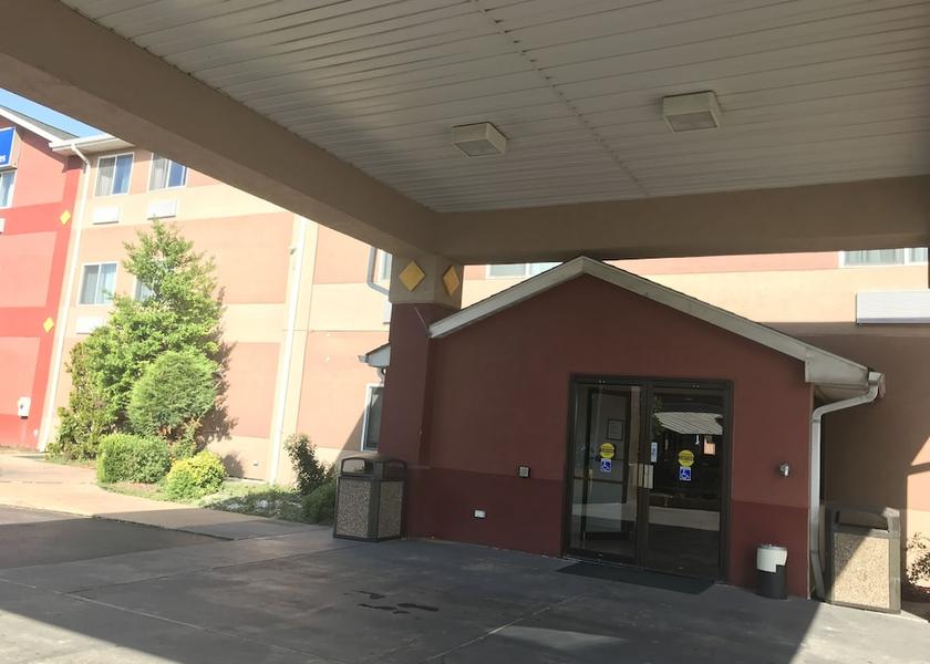 Missouri St. Charles Entrance