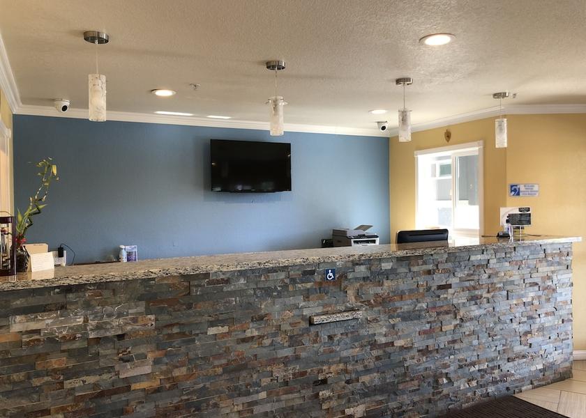 California Clearlake Oaks Lobby