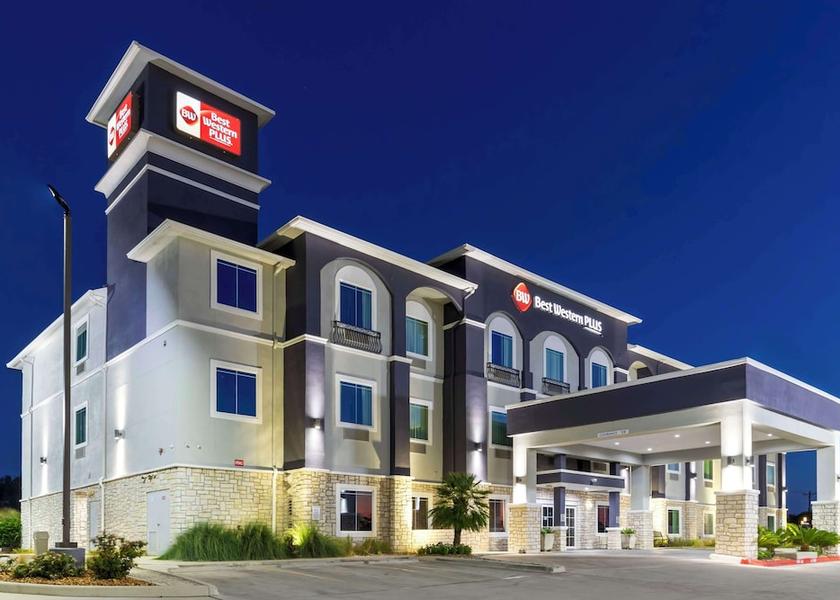 California Pleasanton Exterior Detail