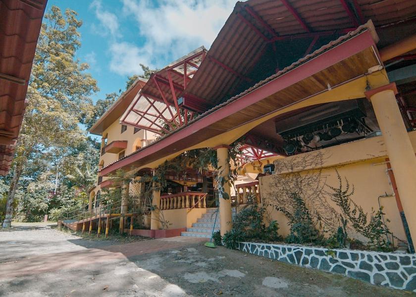 Puntarenas Quepos Facade