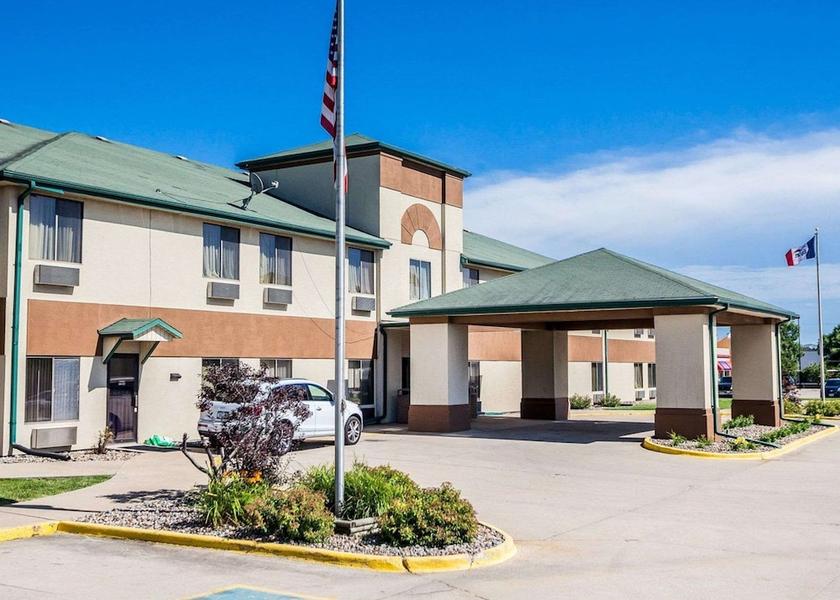 Iowa Altoona Exterior Detail