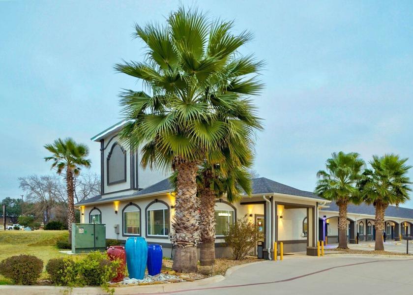 Texas Pleasanton Exterior