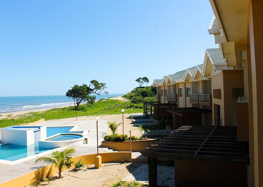 Colon Barra de Chapagua Exterior Detail