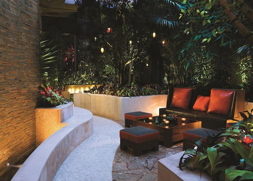 New Jersey Atlantic City Courtyard view