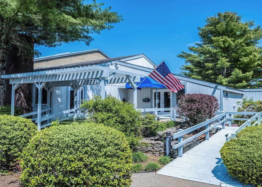 Massachusetts Mashpee Exterior Detail