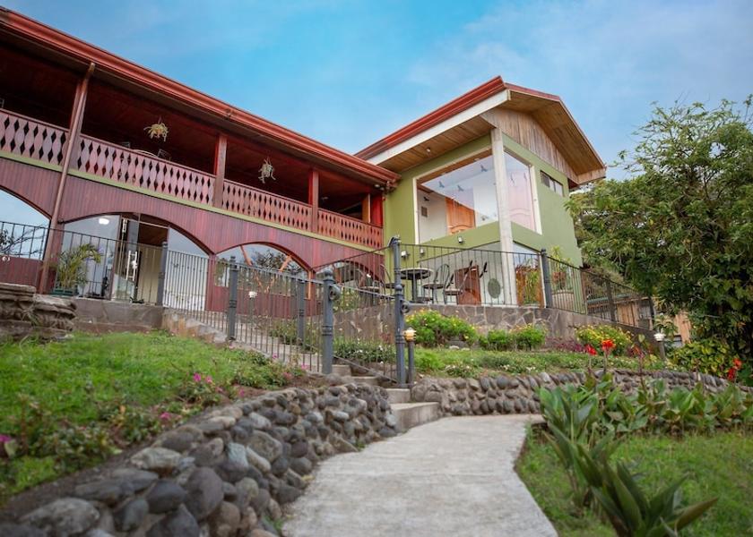 Puntarenas Monteverde Facade