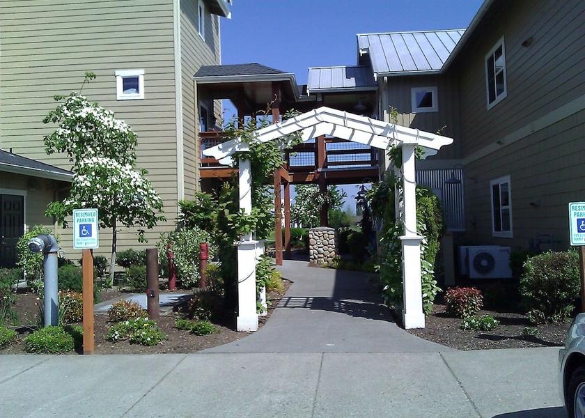 Washington Lynden Exterior Detail