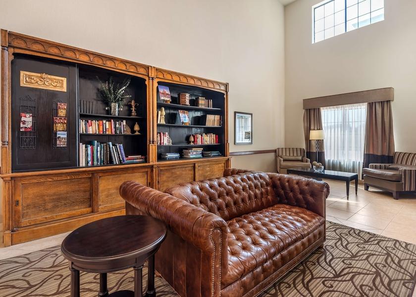 Kentucky La Grange Lobby