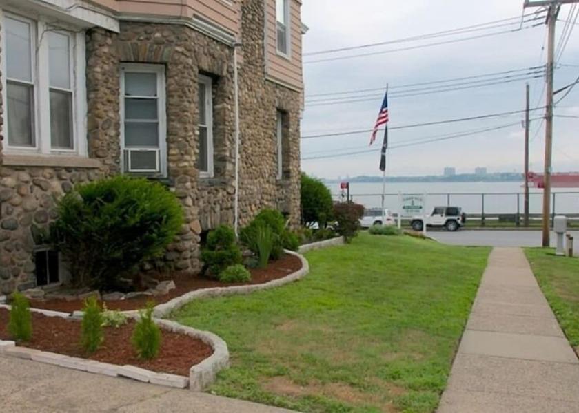 New York Staten Island Exterior Detail