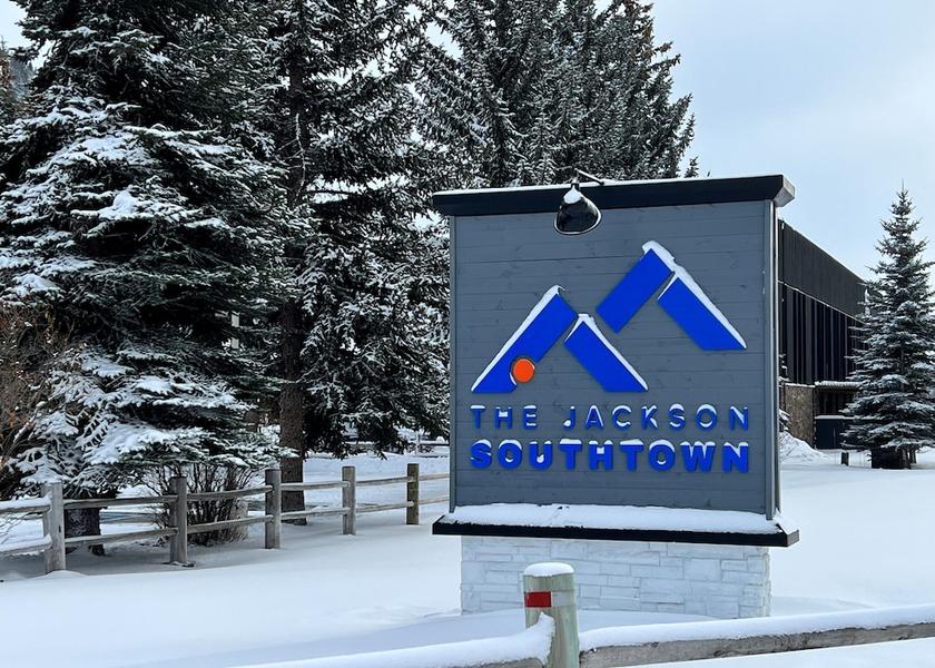 Georgia Jackson Exterior Detail