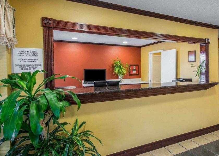 Florida De Funiak Springs Lobby