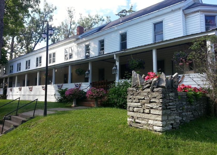 New York Richfield Springs Facade