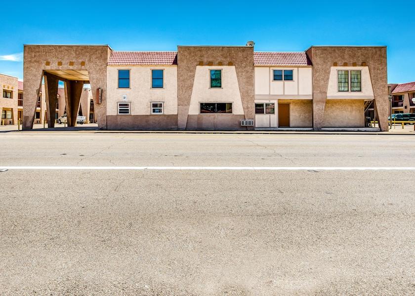 Texas Groesbeck Facade
