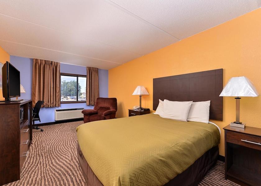 Iowa Clear Lake Room