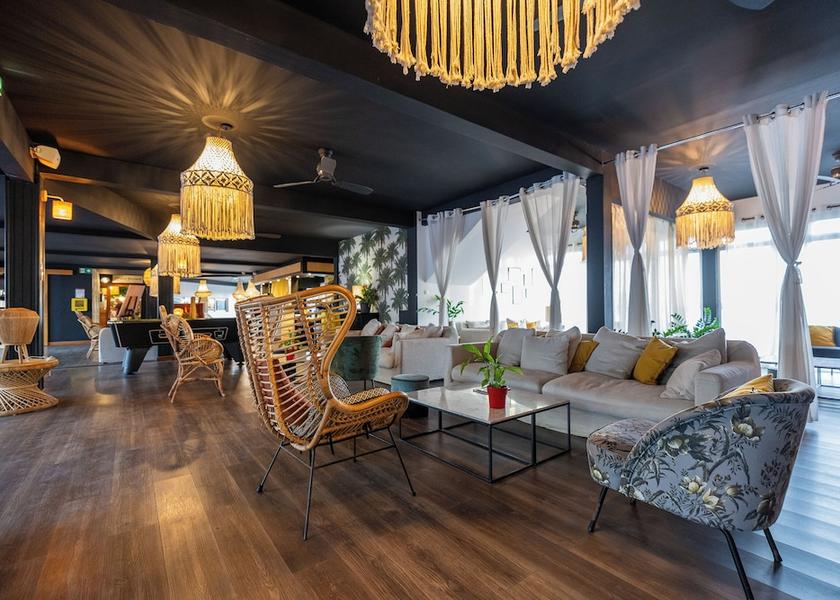  Saint-Paul Reception