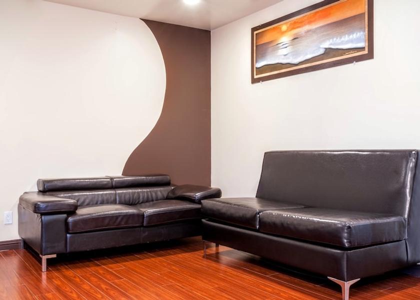 California Redondo Beach Living area