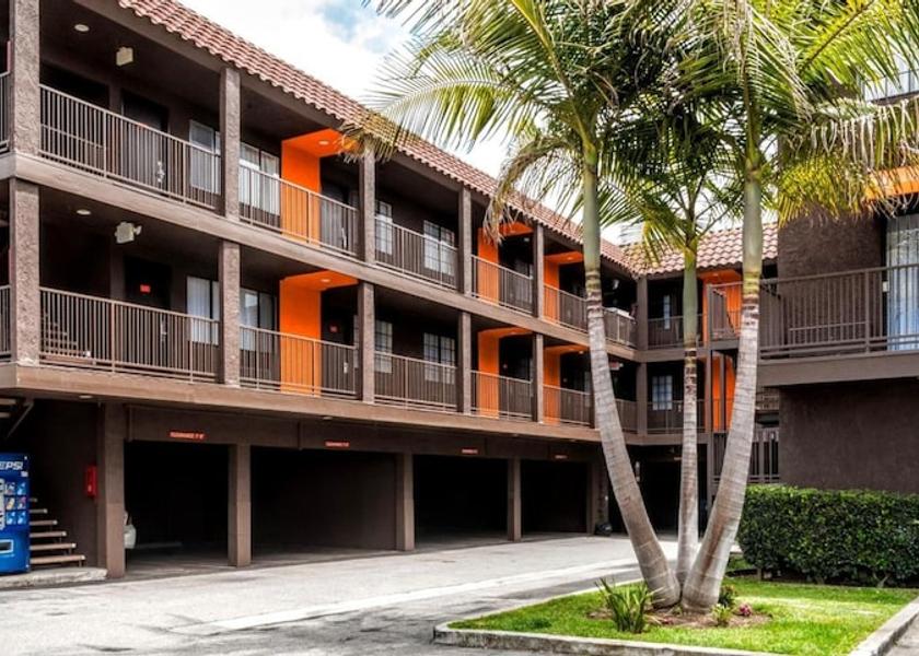 California Redondo Beach Property grounds