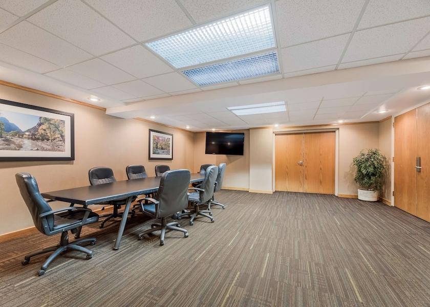 Utah Cedar City Meeting Room