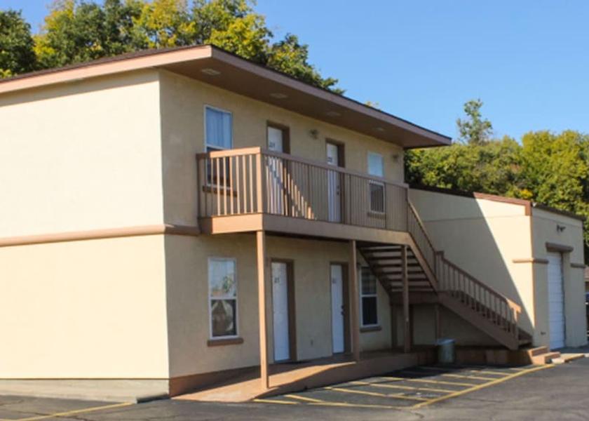 Kansas Junction City Exterior Detail