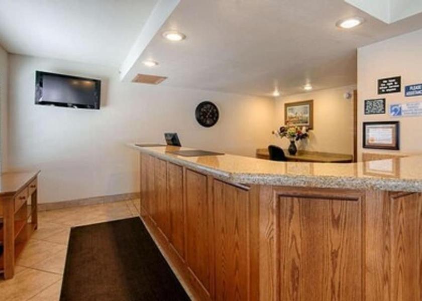 California Alturas Lobby