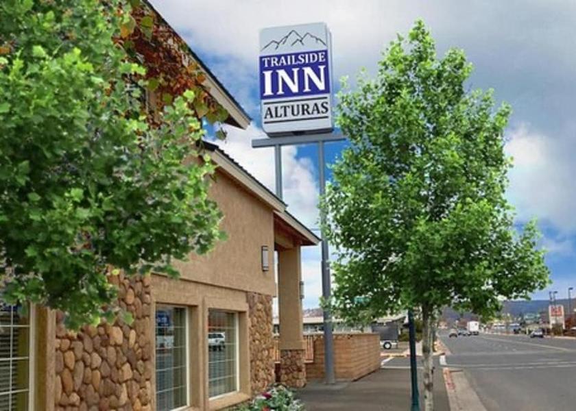 California Alturas Exterior Detail