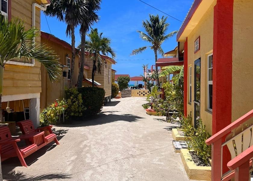  Caye Caulker Exterior Detail