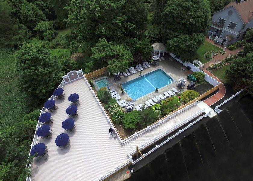 Massachusetts Sandwich Outdoor Dining